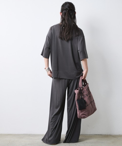 CHIC STYLE(シックスタイル)の「リュックスコンフォートTシャツ<大きいサイズ有>シックスタイル(Tシャツ/カットソー・レディース・チャコール/ダークブラウン・M/5L/4L/3L/LL/L)」の13枚目の写真
