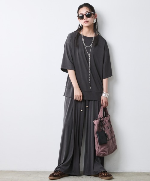CHIC STYLE(シックスタイル)の「リュックスコンフォートTシャツ<大きいサイズ有>シックスタイル(Tシャツ/カットソー・レディース・チャコール/ダークブラウン・M/5L/4L/3L/LL/L)」の14枚目の写真