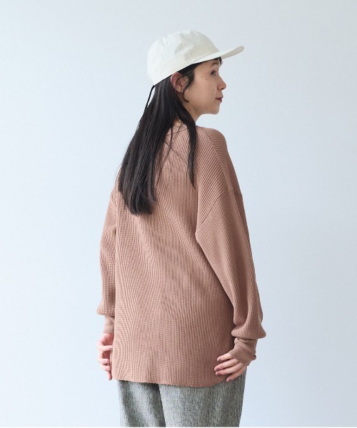 yuni(ユニ )の「Cotton waffle long sleeves pullover(ニット/セーター・レディース・ホワイト/ベージュ/ネイビー/グレー・FREE)」の12枚目の写真