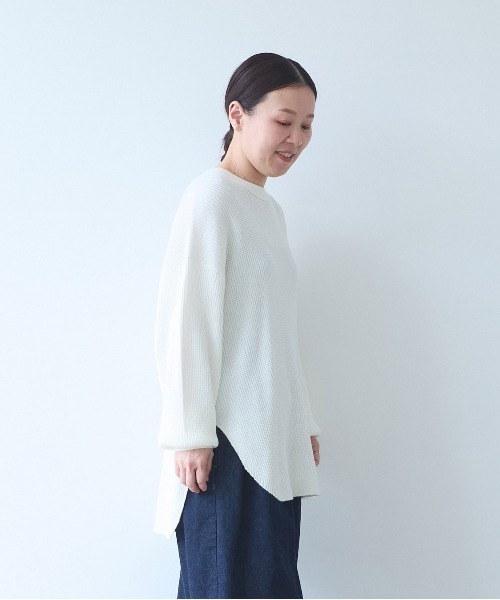 yuni(ユニ )の「Cotton waffle long sleeves pullover(ニット/セーター・レディース・ホワイト/ベージュ/ネイビー/グレー・FREE)」の17枚目の写真