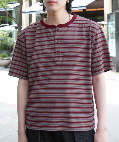 NAKER(ネイカー)の「ヘンリーネックボーダーTシャツ(Tシャツ/カットソー・メンズ・レッド/ネイビー・M/XL/S/L)」の9枚目の写真