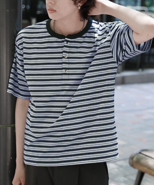 NAKER(ネイカー)の「ヘンリーネックボーダーTシャツ(Tシャツ/カットソー・メンズ・レッド/ネイビー・M/XL/S/L)」の3枚目の写真
