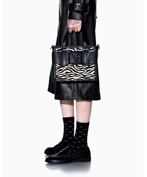 ARMANI EXCHANGE(アルマーニエクスチェンジ)の「【A|X アルマーニ エクスチェンジ】BOXロゴバックル アニマル柄ミニハンドバッグ(ハンドバッグ・レディース・ブラック・FREE)」の7枚目の写真