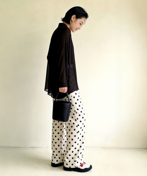 On One's Own（オンワンズオン）の「On One's Own 透け感オーバーサイズ長袖シャツ（シャツ/ブラウス・レディース・ホワイト/ブラック・M/L）」の12枚目の写真