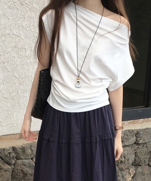 FAVORITO（ファヴォリート）の「オフショルダーTEEトップス（Tシャツ/カットソー・レディース・ブラック/グレー/ホワイト・F）」の9枚目の写真