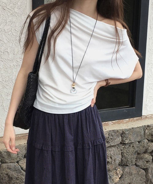FAVORITO（ファヴォリート）の「オフショルダーTEEトップス（Tシャツ/カットソー・レディース・ブラック/グレー/ホワイト・F）」の10枚目の写真