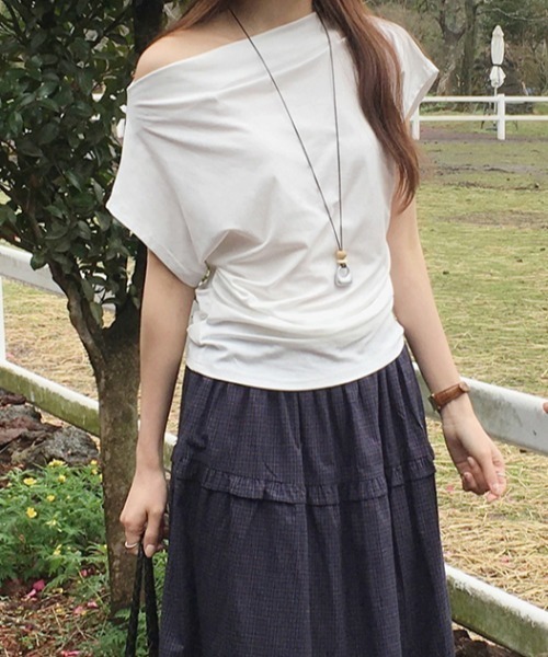 FAVORITO（ファヴォリート）の「オフショルダーTEEトップス（Tシャツ/カットソー・レディース・ブラック/グレー/ホワイト・F）」の11枚目の写真