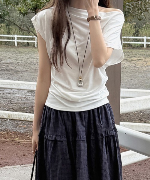 FAVORITO（ファヴォリート）の「オフショルダーTEEトップス（Tシャツ/カットソー・レディース・ブラック/グレー/ホワイト・F）」の12枚目の写真