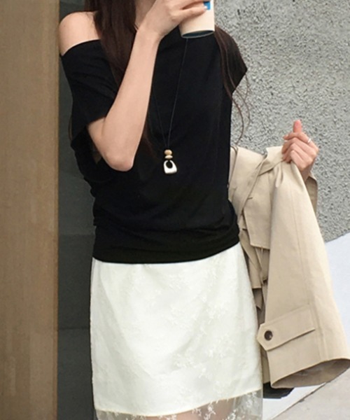 FAVORITO（ファヴォリート）の「オフショルダーTEEトップス（Tシャツ/カットソー・レディース・ブラック/グレー/ホワイト・F）」の15枚目の写真