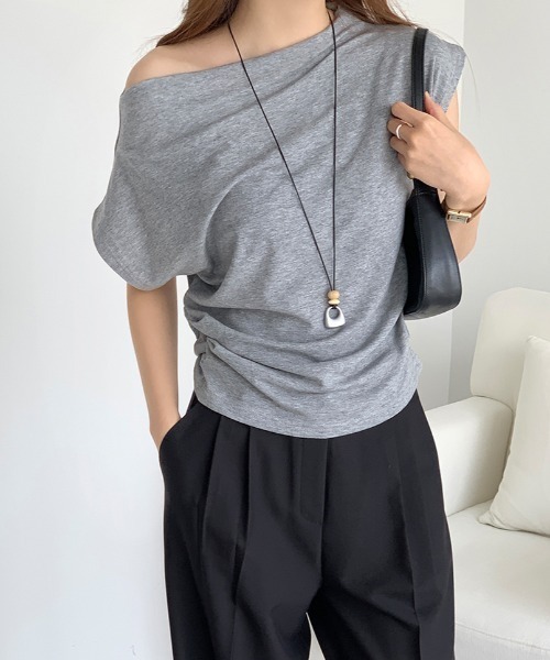 FAVORITO（ファヴォリート）の「オフショルダーTEEトップス（Tシャツ/カットソー・レディース・ブラック/グレー/ホワイト・F）」の21枚目の写真