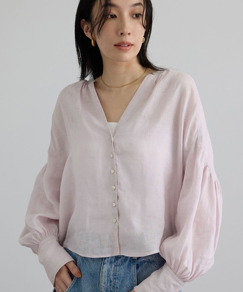 SALON adam et rope'(サロン アダム エ ロペ)の「ヨーロピアンリネンクロップドギャザーブラウス(シャツ/ブラウス・レディース・ピンク・FREE)」の2枚目の写真