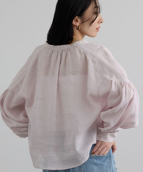 SALON adam et rope'(サロン アダム エ ロペ)の「ヨーロピアンリネンクロップドギャザーブラウス(シャツ/ブラウス・レディース・ピンク・FREE)」の4枚目の写真
