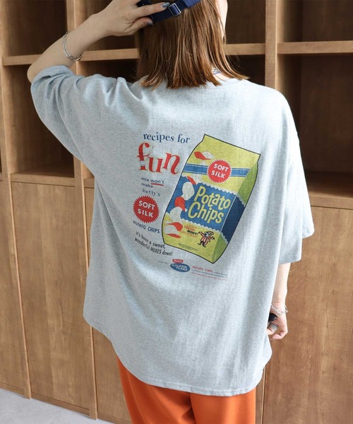 zena(ジェナ)の「ポテチプリントTee(Tシャツ/カットソー・レディース・ホワイト/グレー・FREE)」の2枚目の写真
