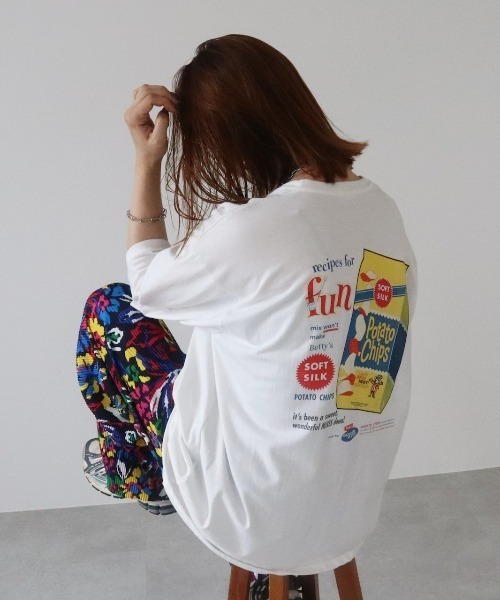 zena(ジェナ)の「ポテチプリントTee(Tシャツ/カットソー・レディース・ホワイト/グレー・FREE)」の1枚目の写真