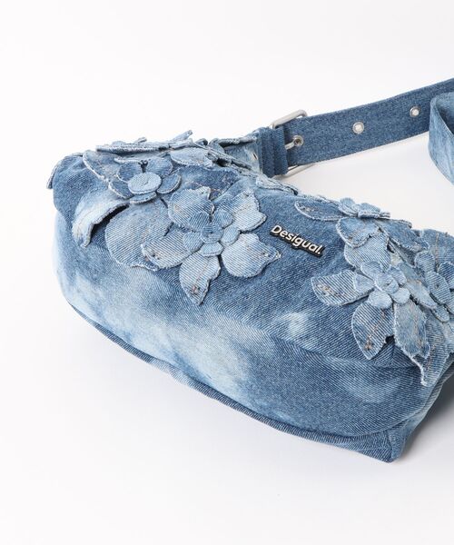 Desigual(デシグアル)の「3D flower patchwork denim shoulder bag / 3Dフラワーパッチワークデニムショルダーバッグ(ショルダーバッグ・レディース・ブルー・FREE)」の5枚目の写真