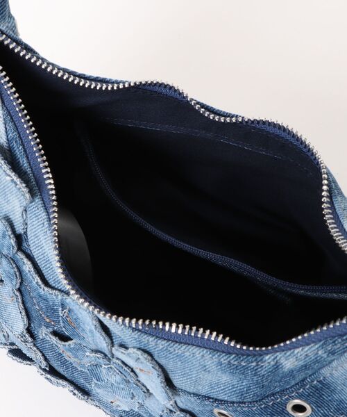 Desigual(デシグアル)の「3D flower patchwork denim shoulder bag / 3Dフラワーパッチワークデニムショルダーバッグ(ショルダーバッグ・レディース・ブルー・FREE)」の6枚目の写真