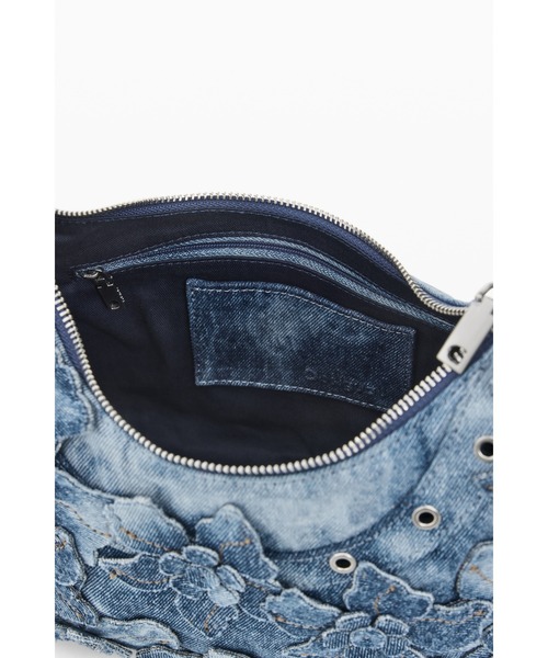 Desigual(デシグアル)の「3D flower patchwork denim shoulder bag / 3Dフラワーパッチワークデニムショルダーバッグ(ショルダーバッグ・レディース・ブルー・FREE)」の3枚目の写真