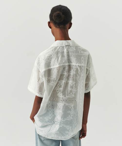 LEVAR(レバー)の「See-Through Lace Shirt - Ivory(シャツ/ブラウス・レディース・アイボリー・FREE)」の2枚目の写真