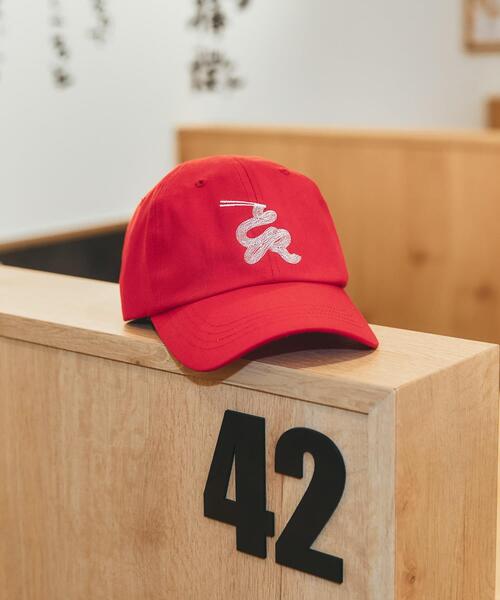 Collaboration URBAN RESEARCH(コラボレーションアーバンリサーチ)の「KAMUKURA×UR CAP Noodle(キャップ・レディース・ブラック/レッド・ONE)」の2枚目の写真