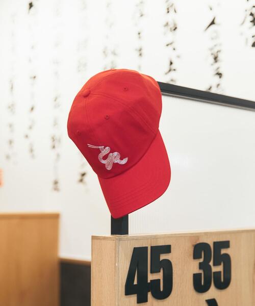 Collaboration URBAN RESEARCH(コラボレーションアーバンリサーチ)の「KAMUKURA×UR CAP Noodle(キャップ・レディース・ブラック/レッド・ONE)」の12枚目の写真