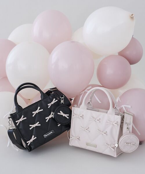 Maison de FLEUR(メゾンドフルール)の「リボンマニアポーチ付きキルティングトート(ハンドバッグ・レディース・ブラック/ピンク・FREE)」の3枚目の写真