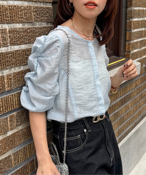 Thevon(ゼボン)の「袖シャーリング5分袖シアーブラウス(シャツ/ブラウス・レディース・ネイビー/ブルー/オフホワイト・FREE)」の3枚目の写真