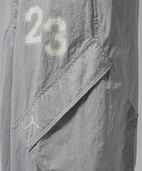 JORDAN BRAND(ジョーダンブランド)の「ジョーダン フライト ウィメンズ クロップド パラシュート パンツ / Jordan Flight Women's Cropped Parachute Pants IW1306-012 Wolf Grey(カーゴパンツ・レディース・グレー・L/XS/XL/S/M)」の10枚目の写真