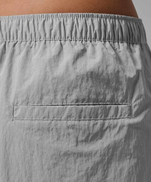 JORDAN BRAND(ジョーダンブランド)の「ジョーダン フライト ウィメンズ クロップド パラシュート パンツ / Jordan Flight Women's Cropped Parachute Pants IW1306-012 Wolf Grey(カーゴパンツ・レディース・グレー・L/XS/XL/S/M)」の12枚目の写真