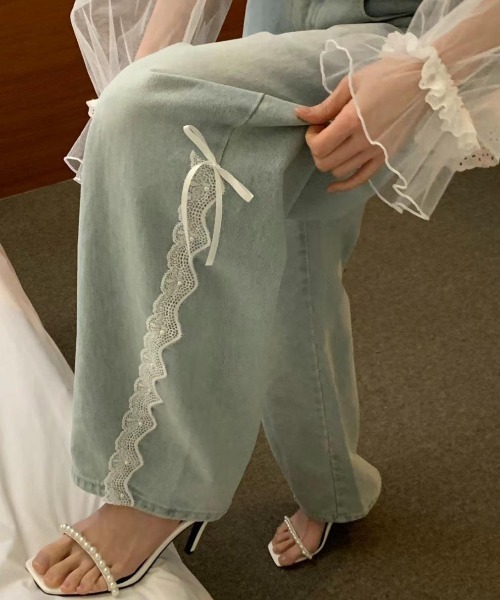 &soiree(アンドソワレ)の「サイドレース付きリボン付きカーブデニムパンツ(デニムパンツ・レディース・ブルー・SMALL/MEDIUM/LARGE)」の3枚目の写真
