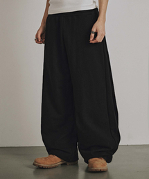 CURVED PINTUCK SWEAT PANTS (BLACK)