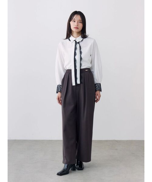 TONAL(トーナル)の「レーストリムボウタイシャツ(シャツ/ブラウス・レディース・ネイビー/オフホワイト/グレー・MEDIUM)」の7枚目の写真