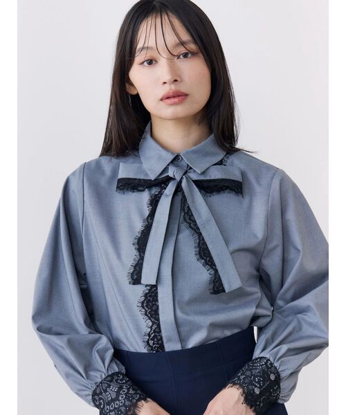 TONAL(トーナル)の「レーストリムボウタイシャツ(シャツ/ブラウス・レディース・ネイビー/オフホワイト/グレー・MEDIUM)」の11枚目の写真