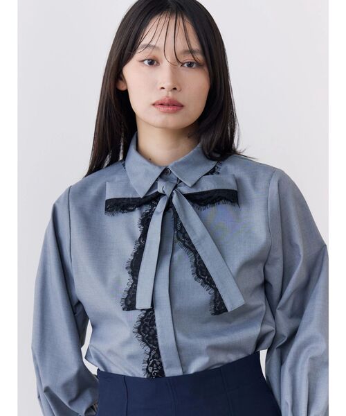 TONAL(トーナル)の「レーストリムボウタイシャツ(シャツ/ブラウス・レディース・ネイビー/オフホワイト/グレー・MEDIUM)」の13枚目の写真
