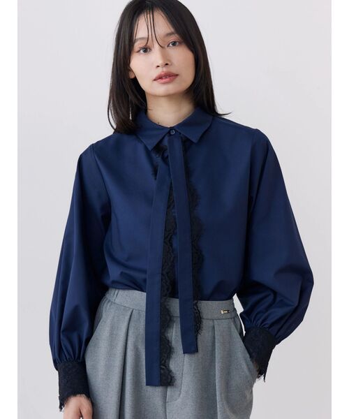 TONAL(トーナル)の「レーストリムボウタイシャツ(シャツ/ブラウス・レディース・ネイビー/オフホワイト/グレー・MEDIUM)」の19枚目の写真
