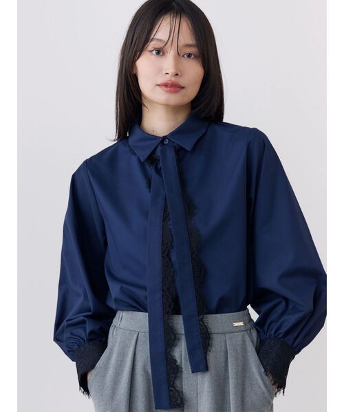 TONAL(トーナル)の「レーストリムボウタイシャツ(シャツ/ブラウス・レディース・ネイビー/オフホワイト/グレー・MEDIUM)」の20枚目の写真