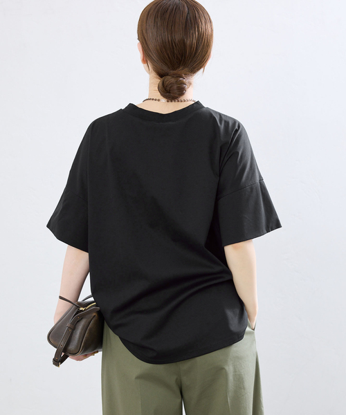 IENA（イエナ）の「ボトルネック ラウンドTシャツ（Tシャツ/カットソー・レディース・ブラック/ホワイト/チャコールグレー・FREE）」の9枚目の写真