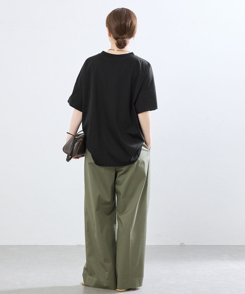 IENA（イエナ）の「ボトルネック ラウンドTシャツ（Tシャツ/カットソー・レディース・ブラック/ホワイト/チャコールグレー・FREE）」の13枚目の写真