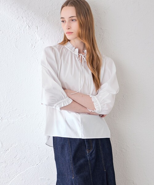MACKINTOSH LONDON(マッキントッシュ ロンドン)の「コットンナイロンストレッチギャザーフリルブラウス(シャツ/ブラウス・レディース・オフホワイト/ブラウン系その他5/ブルー系その他4・40/38)」の1枚目の写真