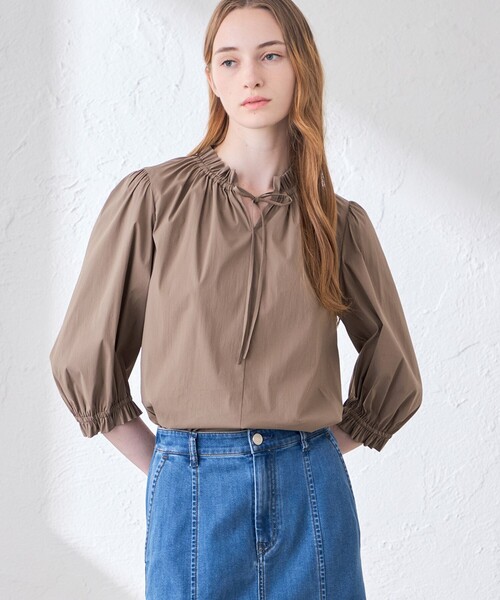MACKINTOSH LONDON(マッキントッシュ ロンドン)の「コットンナイロンストレッチギャザーフリルブラウス(シャツ/ブラウス・レディース・オフホワイト/ブラウン系その他5/ブルー系その他4・40/38)」の2枚目の写真