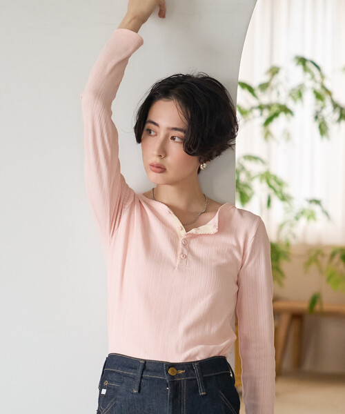 FREAK'S STORE(フリークスストア)の「FRUIT OF THE LOOM×FREAK'S STORE/フルーツオブザルーム 別注 アイレットフライス ヘンリーネックロンT(Tシャツ/カットソー・レディース・オフホワイト/ピンク/ライトグレー/ブラック・フリ-)」の14枚目の写真