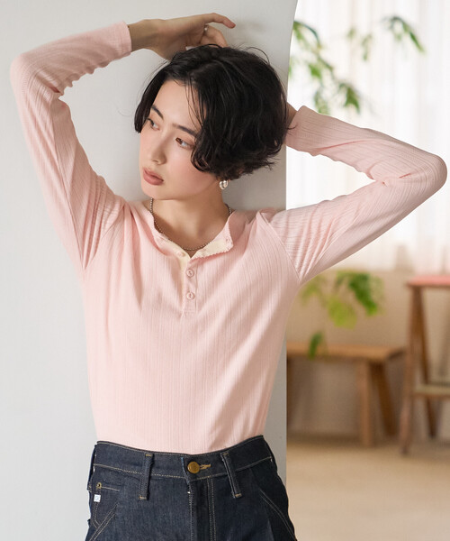 FREAK'S STORE(フリークスストア)の「FRUIT OF THE LOOM×FREAK'S STORE/フルーツオブザルーム 別注 アイレットフライス ヘンリーネックロンT(Tシャツ/カットソー・レディース・オフホワイト/ピンク/ライトグレー/ブラック・フリ-)」の15枚目の写真