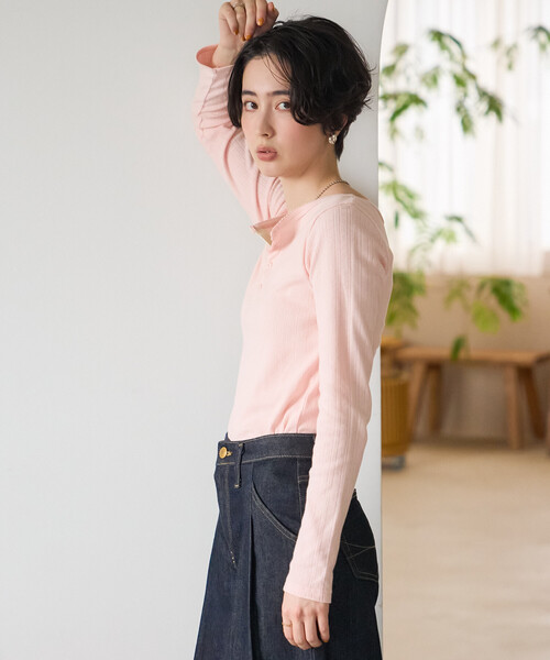 FREAK'S STORE(フリークスストア)の「FRUIT OF THE LOOM×FREAK'S STORE/フルーツオブザルーム 別注 アイレットフライス ヘンリーネックロンT(Tシャツ/カットソー・レディース・オフホワイト/ピンク/ライトグレー/ブラック・フリ-)」の16枚目の写真
