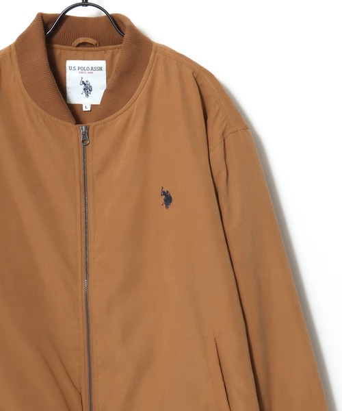 U.S. POLO ASSN.(ユーエスポロアッスン)の「U.S. POLO ASSN./ユーエスポロアッスン Batting Rib Blouson/オーバーサイズ 中綿 ファイバーダウン ショート丈 リブブルゾン/MA-1ジャケット/レディース メンズ(ブルゾン・メンズ・ライトブラウン/ブラック/カーキ・M/L/LL)」の5枚目の写真