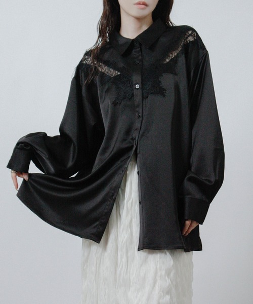 Social GIRL(ソーシャルガール)の「レース トリム サテンシャツ オーバーサイズシャツ 長袖(シャツ/ブラウス・レディース・アイボリー/ブラック・M)」の2枚目の写真