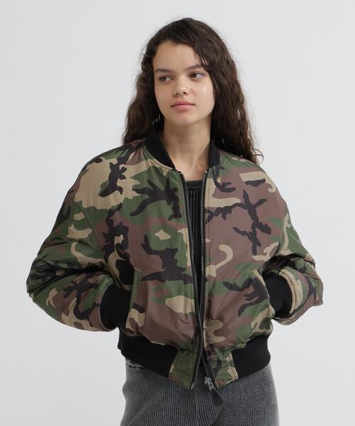 AVIREX(アヴィレックス)の「REVERSIBLE QUILTED VARSITY JACKET(ブルゾン・レディース・ブラック/シルバー・S/M)」の4枚目の写真