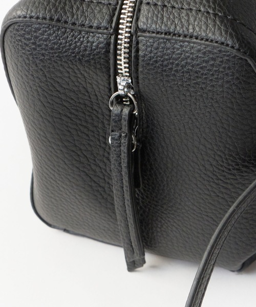 UNSTOA(アンストア)の「2way Embossed Handbag with Mini Pouch 秋服 冬服(ショルダーバッグ・レディース・ブルー/グレー/アイボリー/ブラック・FREE)」の12枚目の写真