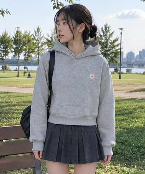 PEID(ペイド)の「PD スモールデイジー セミクロップドフーディ 2色(パーカー・レディース・ブラック/アッシュグレー・X-LARGE/XX-LARGE)」の3枚目の写真