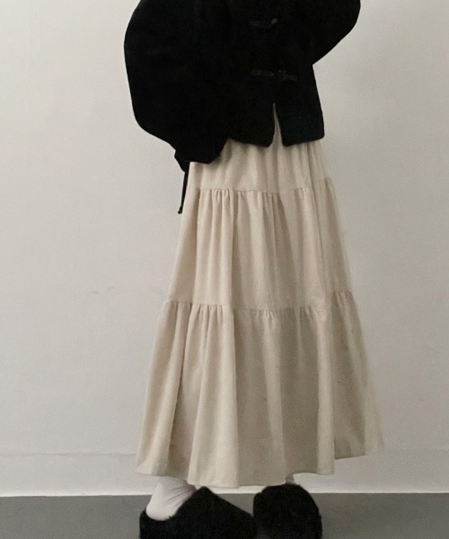 Emilie(エミリー)の「コーデュロイ ティアードフレアロングスカート(スカート・レディース・ベージュ/ブラウン/ブラック・FREE)」の3枚目の写真