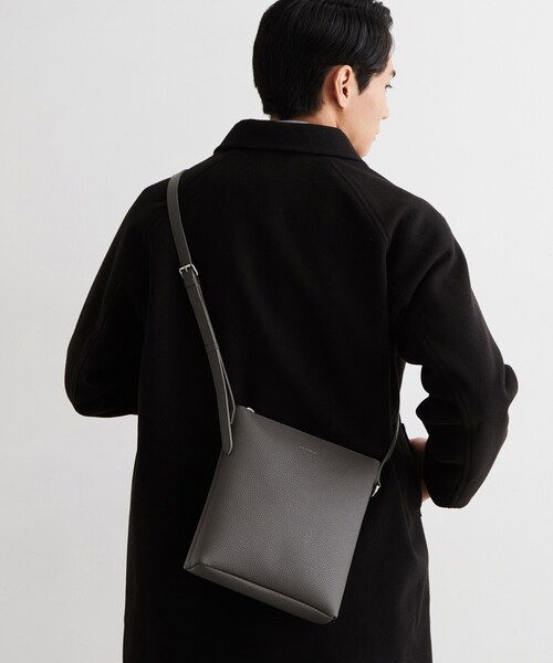 THE SHOP TK (ザ ショップ ティーケー )の「【タブレット収納可】1枚合皮 ショルダーバック(ショルダーバッグ・メンズ・グレー/ブラック・00)」の3枚目の写真