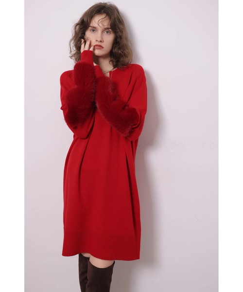 CADUNE(カデュネ)の「ファー付きミニニットワンピース(ワンピース・レディース・チャコールグレー/レッド/ネイビー/ベージュ・38/36)」の4枚目の写真